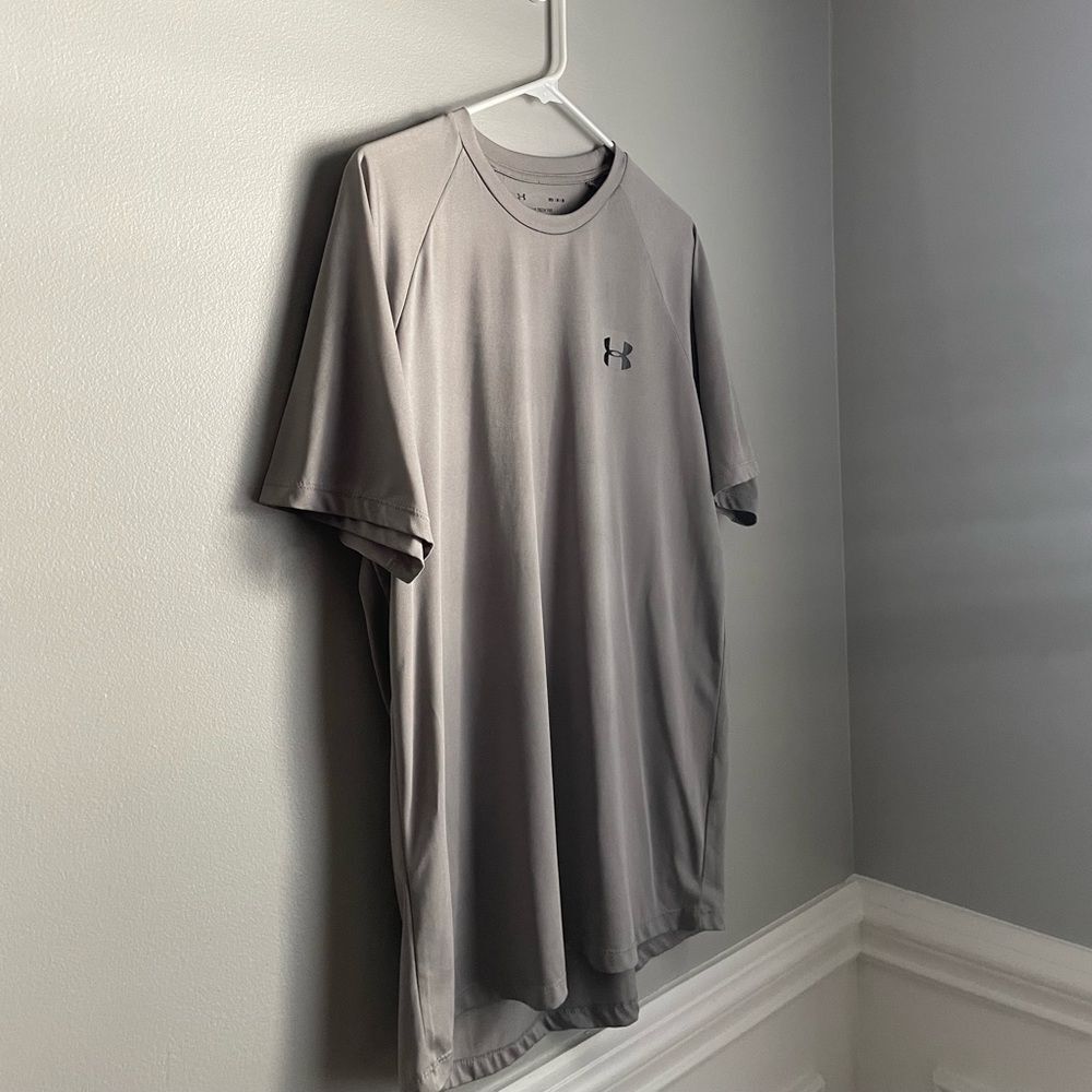 Under Armour Grey Tech Tee Microfiber Workout Shirt Size Men's Medium